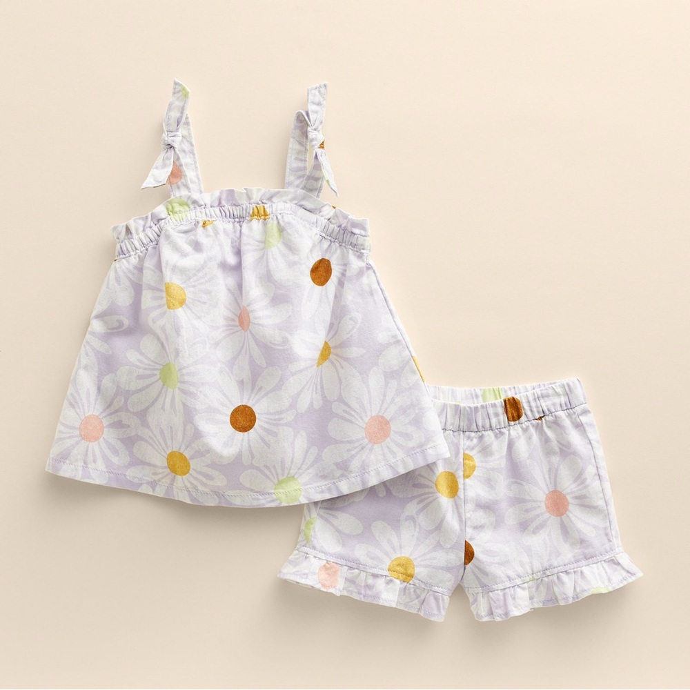 Stylish matching tie-shoulder tank top and shorts set. Size 3.